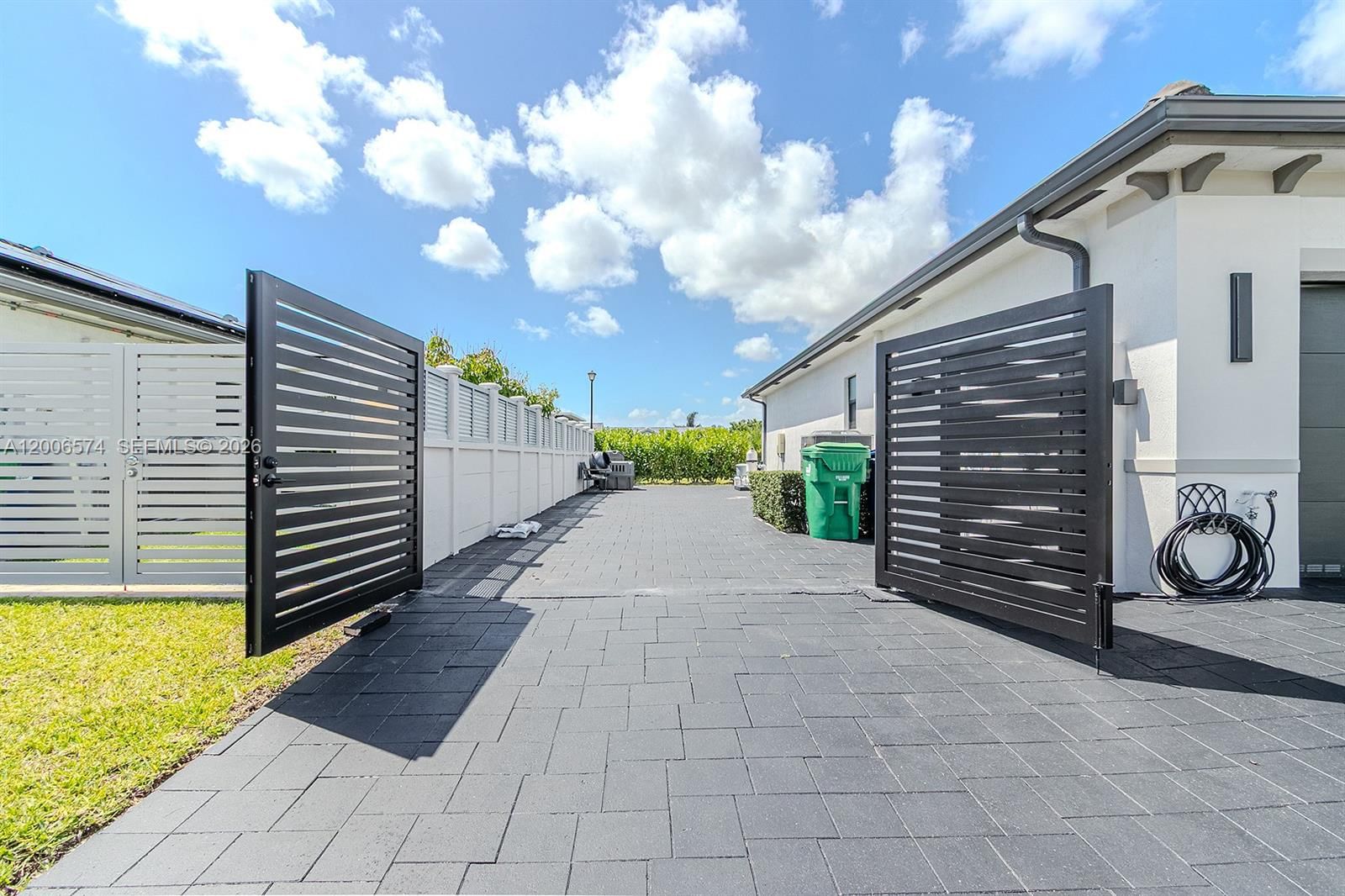 Real estate property located at 13680 191st Ter, Miami-dade, Vilhen Drive Estates, Miami, FL