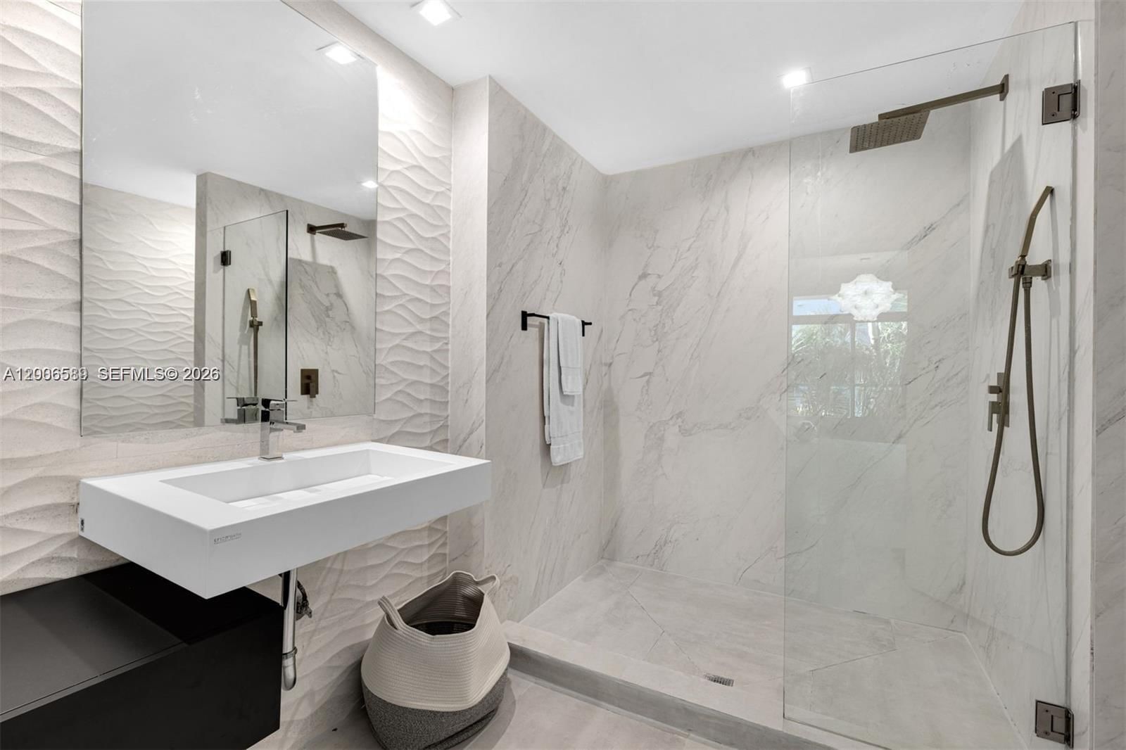 Real estate property located at 2001 Meridian Ave #327, Miami-dade, The Meridian Condo, Miami Beach, FL