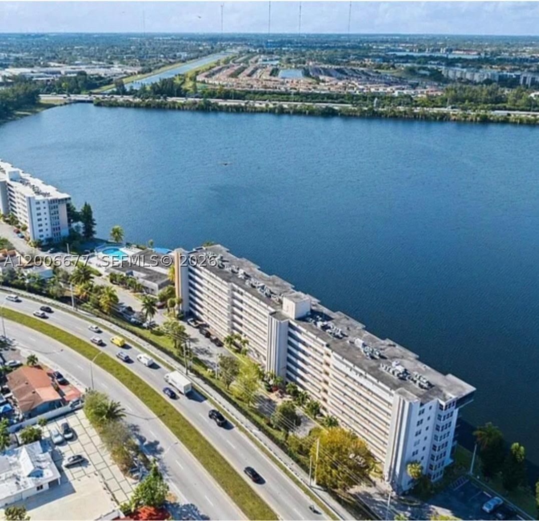 Real estate property located at 1175 Miami Gardens Dr #703, Miami-dade, Royal Bahamian East Condo, Miami, FL