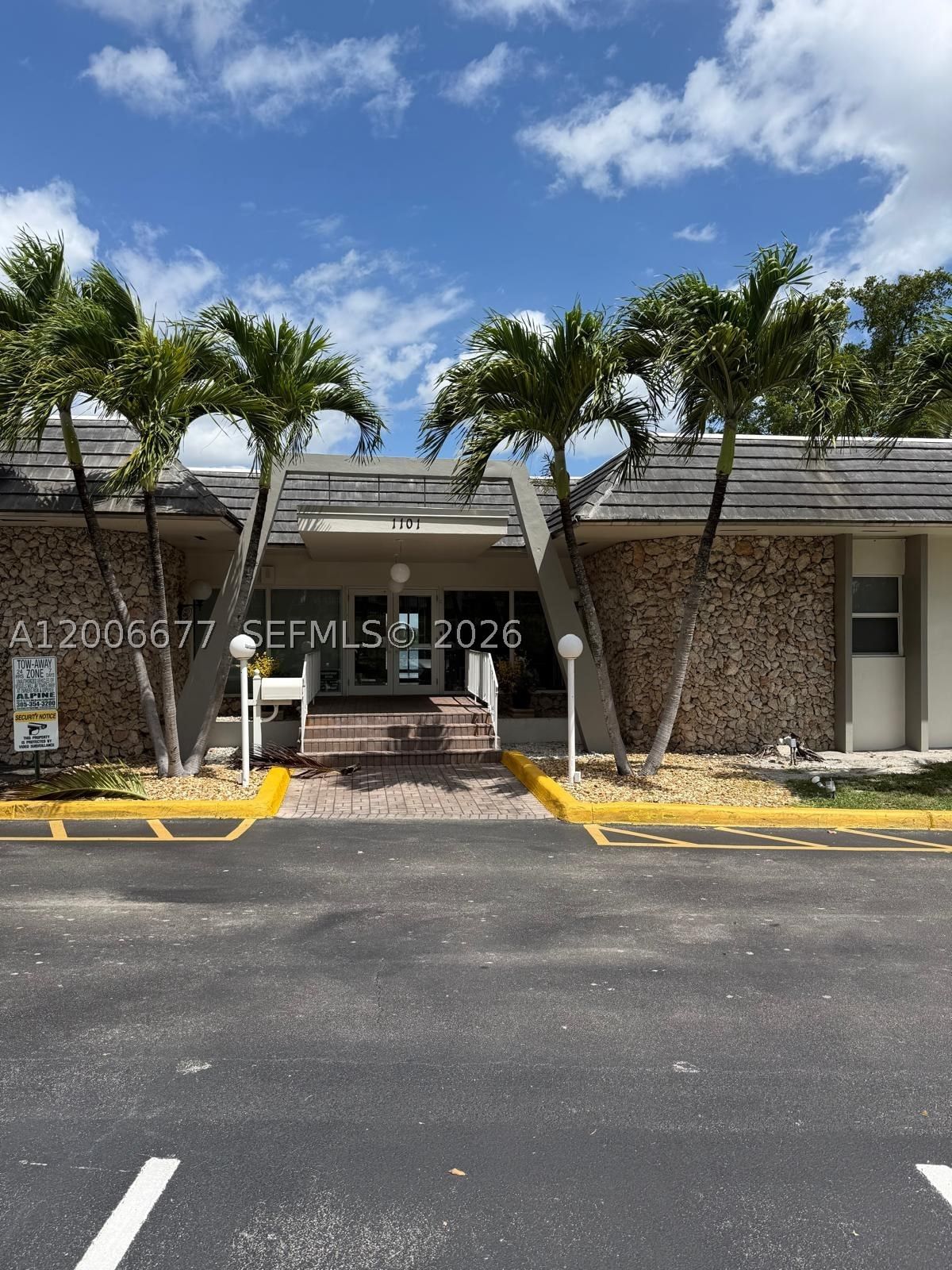 Real estate property located at 1175 Miami Gardens Dr #703, Miami-dade, Royal Bahamian East Condo, Miami, FL