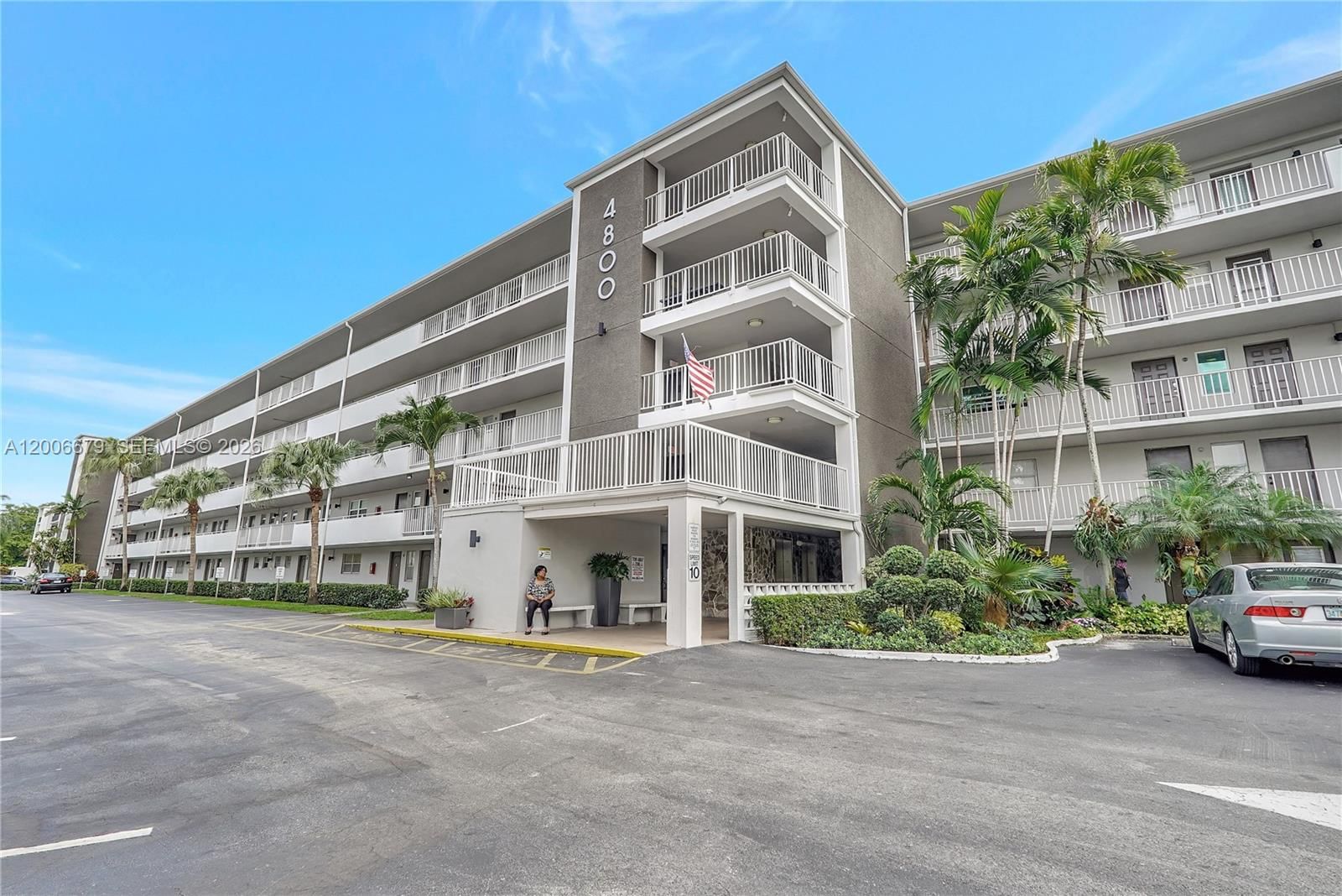 Real estate property located at 4800 Hillcrest Ln #207, Broward, Hillcrest Country Club Ap, Hollywood, FL