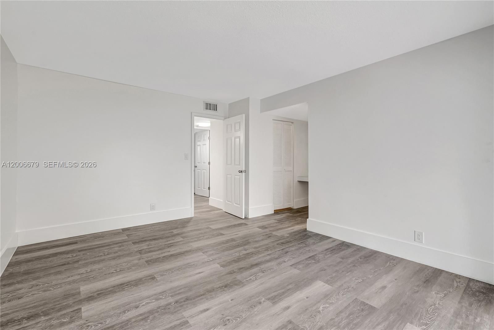 Real estate property located at 4800 Hillcrest Ln #207, Broward, Hillcrest Country Club Ap, Hollywood, FL