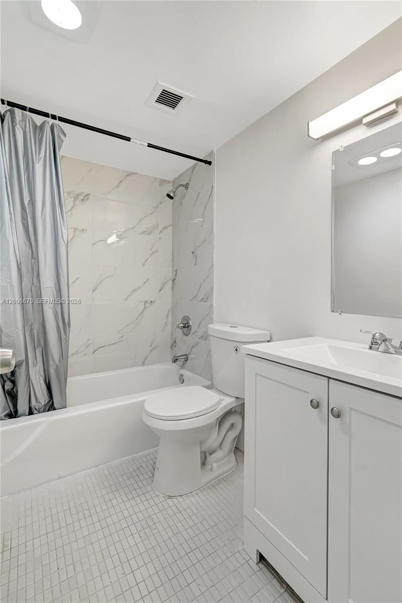 Real estate property located at 4800 Hillcrest Ln #207, Broward, Hillcrest Country Club Ap, Hollywood, FL