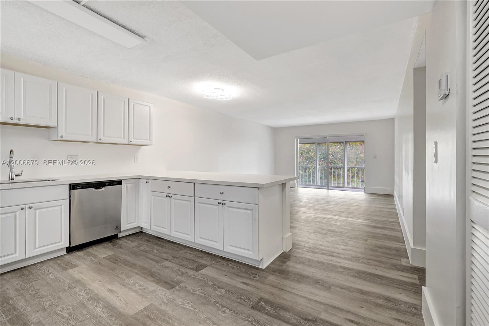 Real estate property located at 4800 Hillcrest Ln #207, Broward, Hillcrest Country Club Ap, Hollywood, FL