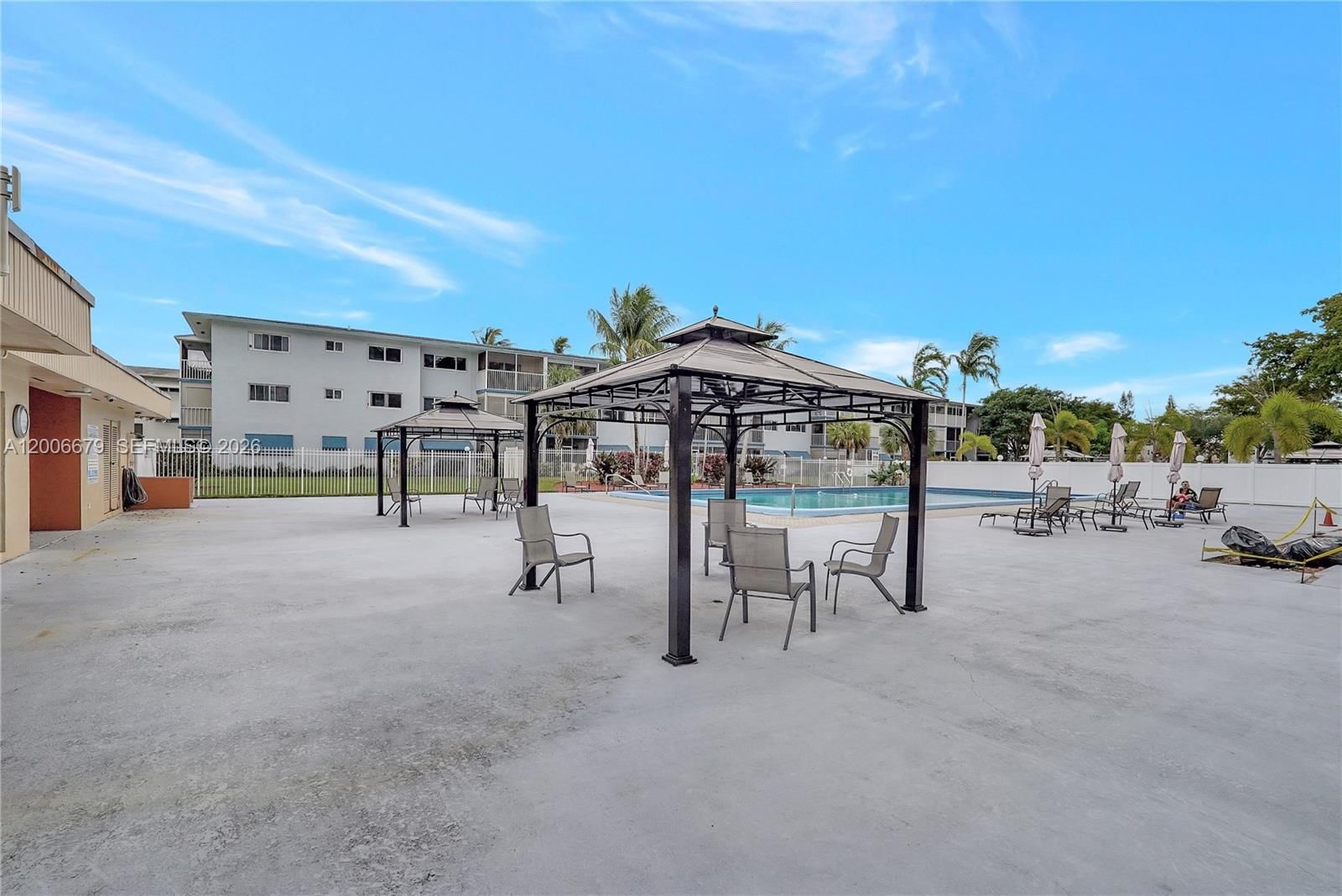 Real estate property located at 4800 Hillcrest Ln #207, Broward, Hillcrest Country Club Ap, Hollywood, FL