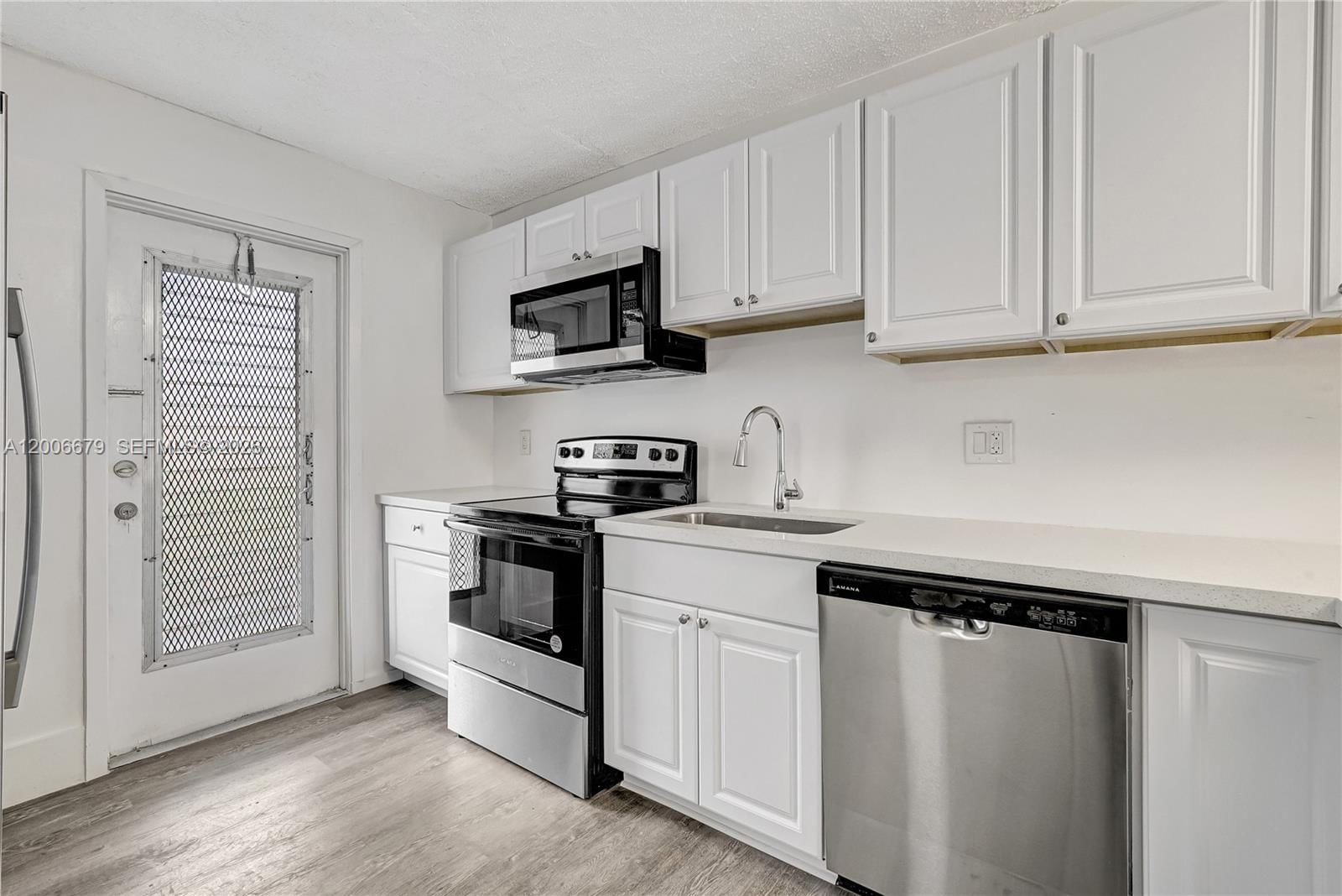 Real estate property located at 4800 Hillcrest Ln #207, Broward, Hillcrest Country Club Ap, Hollywood, FL