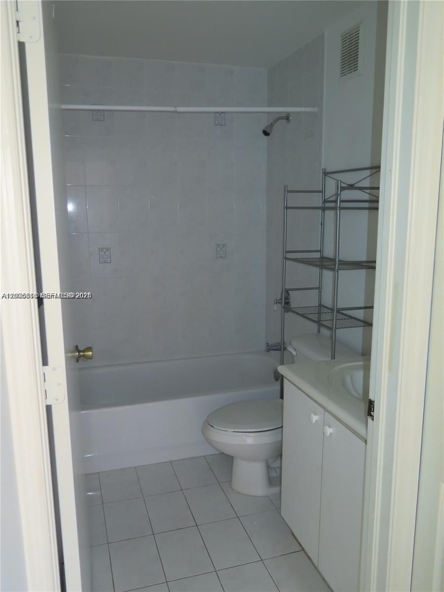 Real estate property located at 6202 116th Pl #443, Miami-dade, The Gates At Doral Isles, Doral, FL