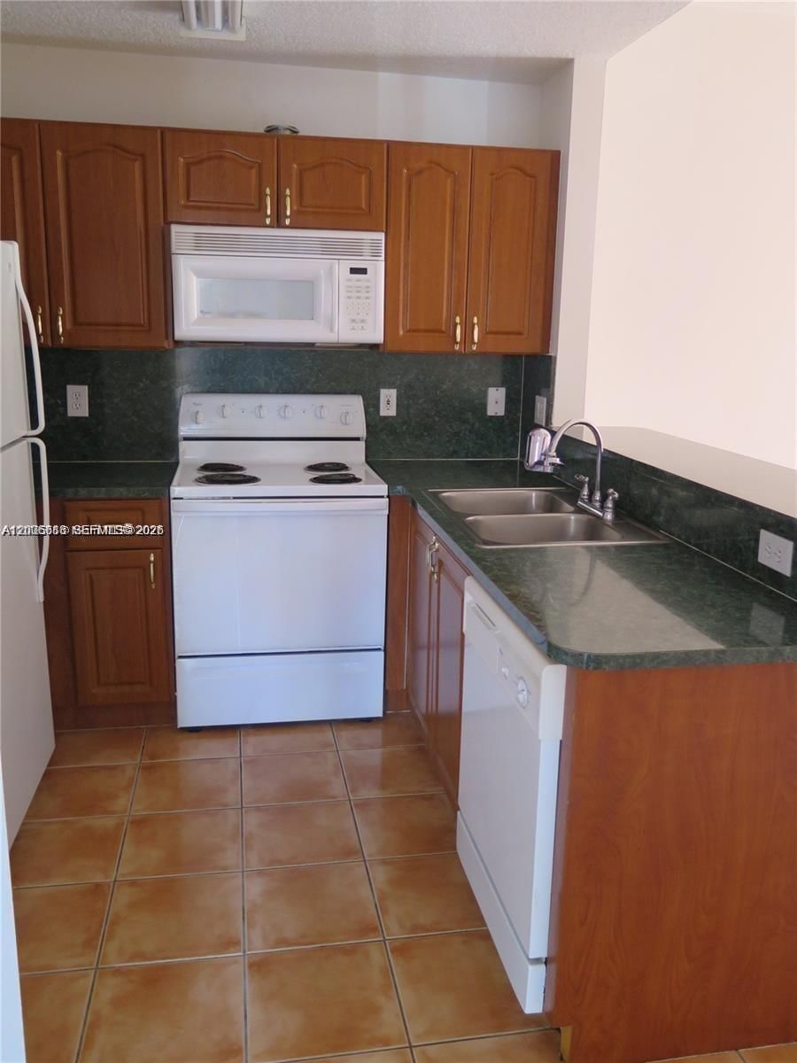 Real estate property located at 6202 116th Pl #443, Miami-dade, The Gates At Doral Isles, Doral, FL