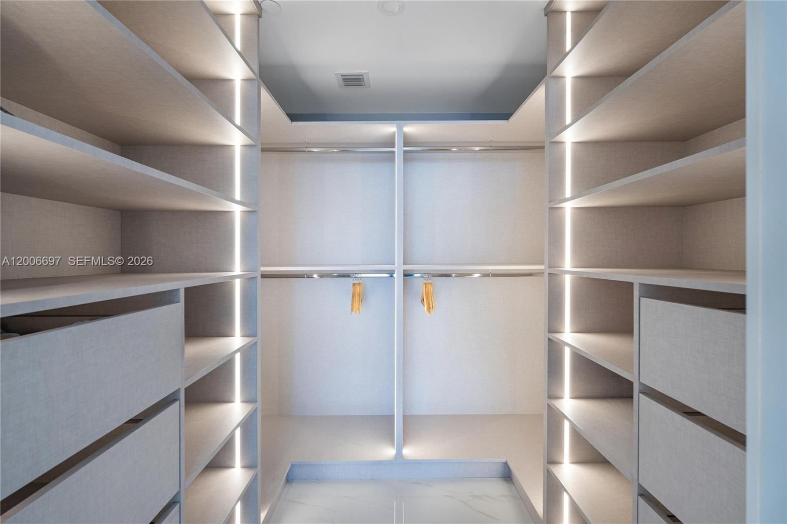 Real estate property located at 700 24th ST #5407, Miami-dade, Aria Reserve, Miami, FL