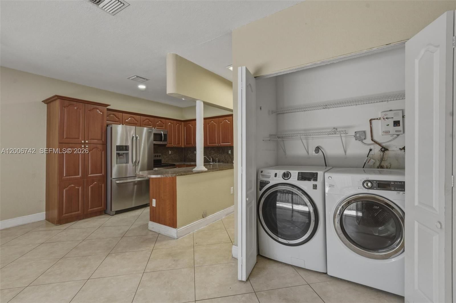 Real estate property located at 16613 71st Ave, Miami-dade, Paseos At Miami Lakes, Miami Lakes, FL