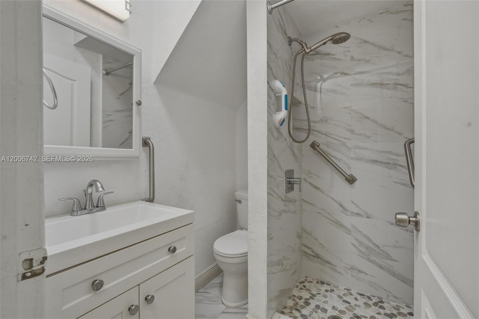 Real estate property located at 16613 71st Ave, Miami-dade, Paseos At Miami Lakes, Miami Lakes, FL