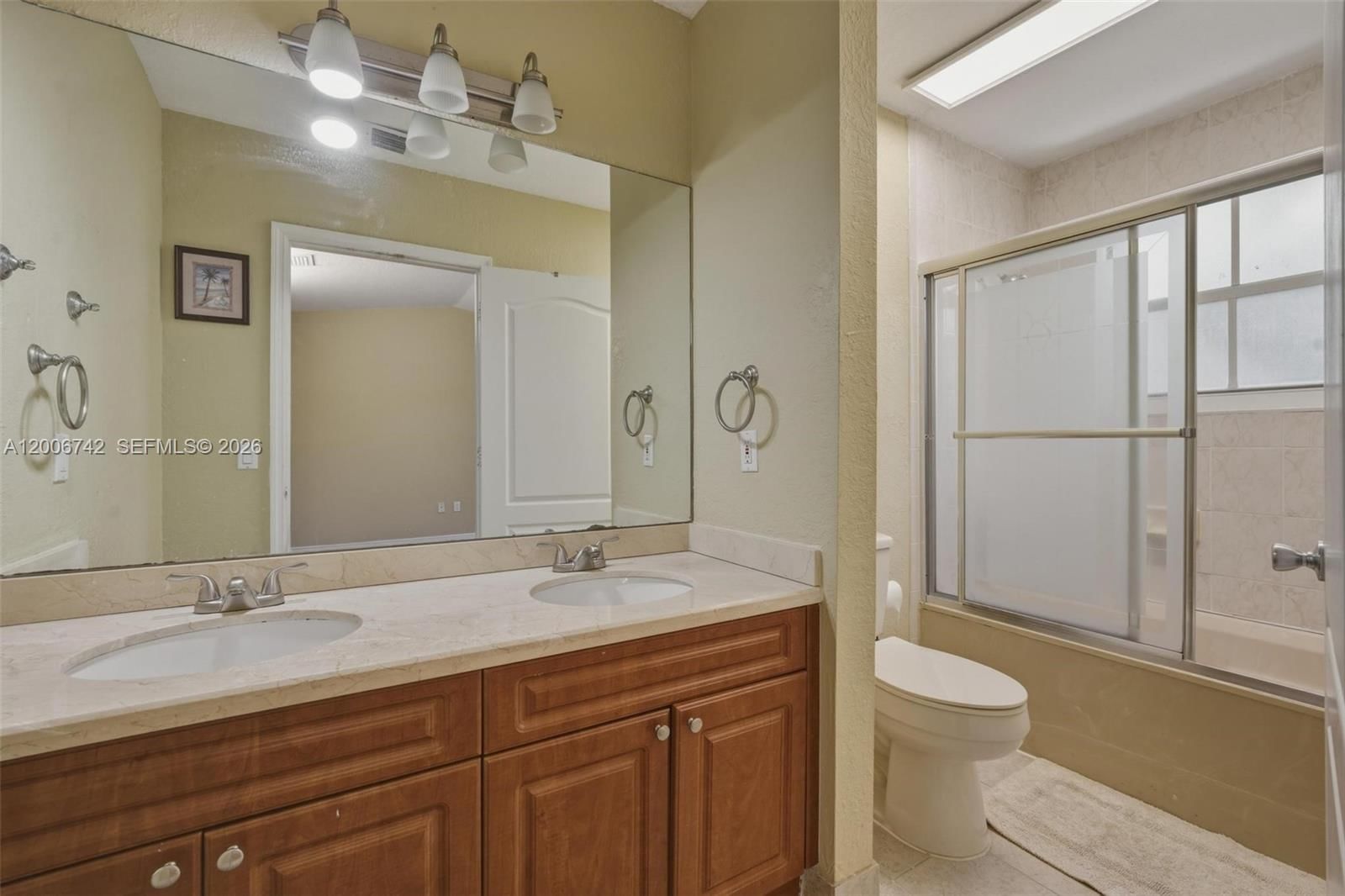 Real estate property located at 16613 71st Ave, Miami-dade, Paseos At Miami Lakes, Miami Lakes, FL