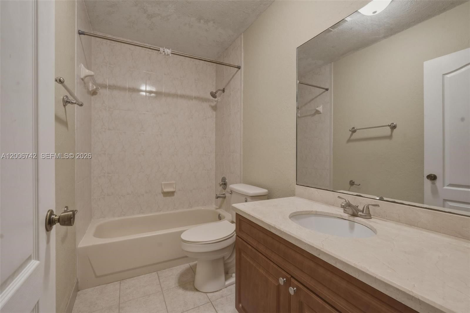 Real estate property located at 16613 71st Ave, Miami-dade, Paseos At Miami Lakes, Miami Lakes, FL