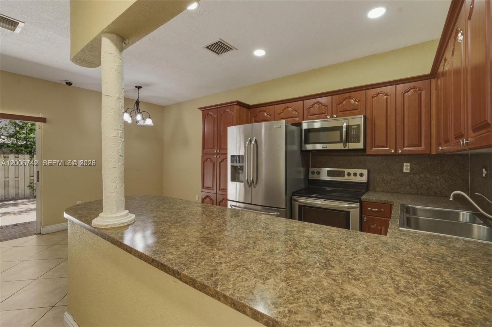 Real estate property located at 16613 71st Ave, Miami-dade, Paseos At Miami Lakes, Miami Lakes, FL