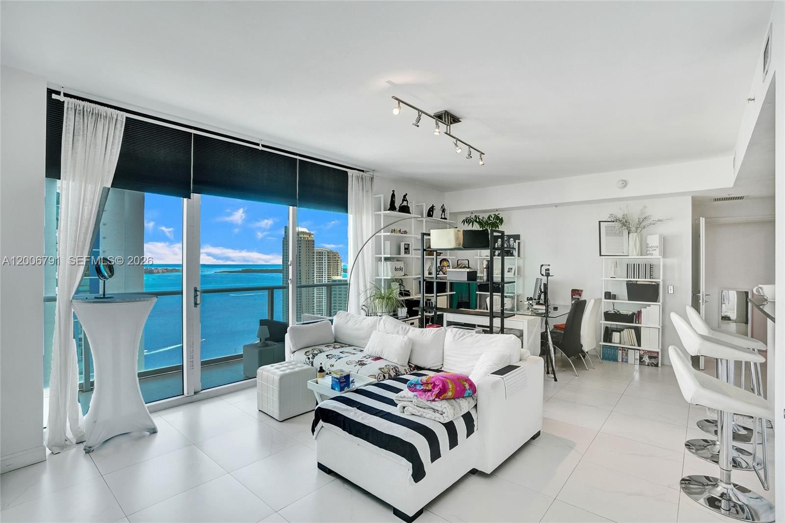 Real estate property located at 300 Biscayne Blvd T-3216, Miami-dade, Met 1 Condo, Miami, FL