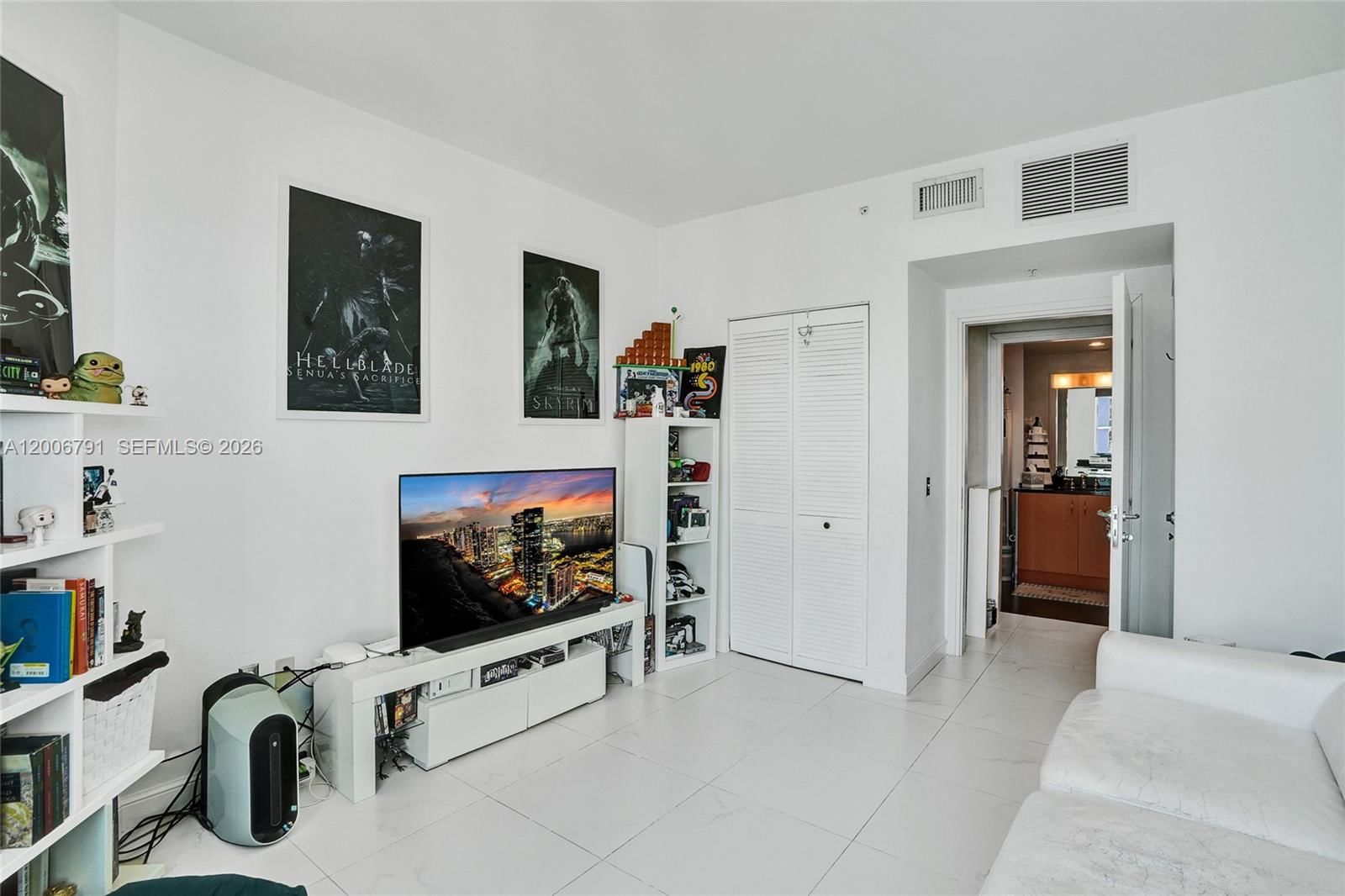 Real estate property located at 300 Biscayne Blvd T-3216, Miami-dade, Met 1 Condo, Miami, FL