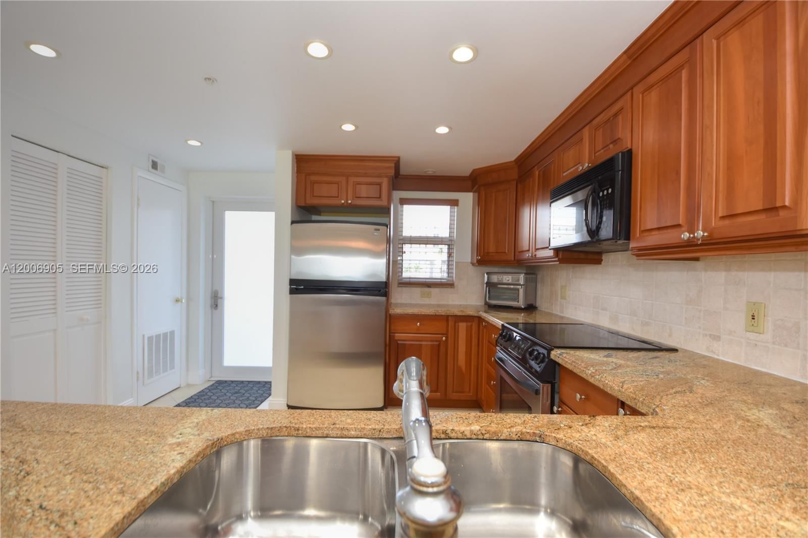 Real estate property located at 3101 Ocean Blvd #118, Palm Beach, Penthouse Towers Condo, Highland Beach, FL