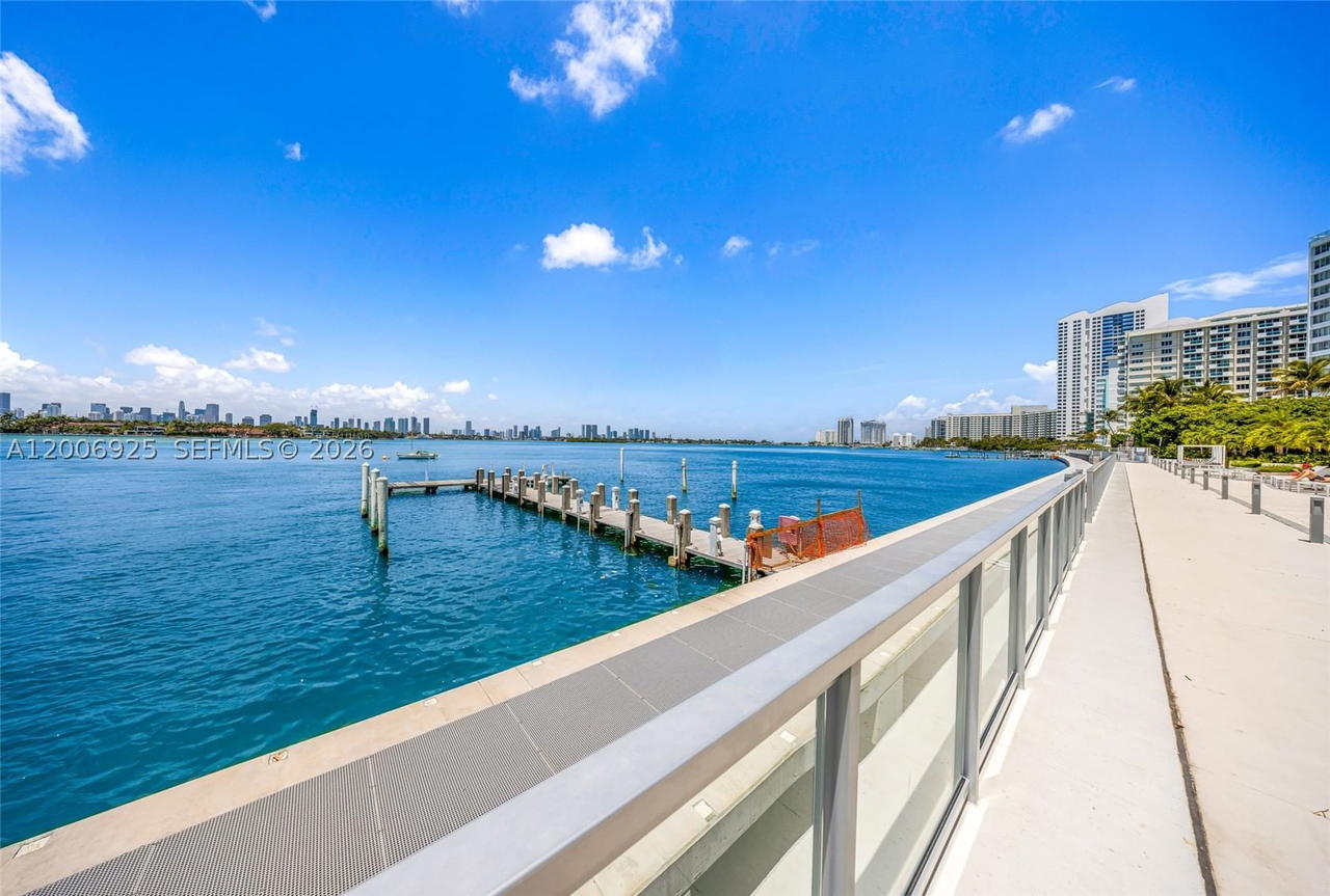 Real estate property located at 1000 West Ave #702, Miami-dade, Mirador 1000 Condo, Miami Beach, FL