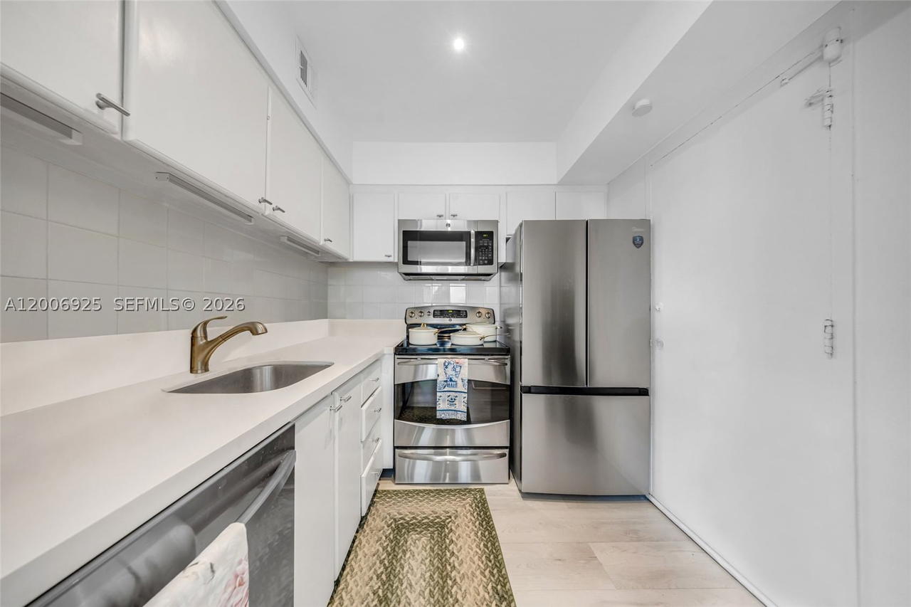 Real estate property located at 1000 West Ave #702, Miami-dade, Mirador 1000 Condo, Miami Beach, FL