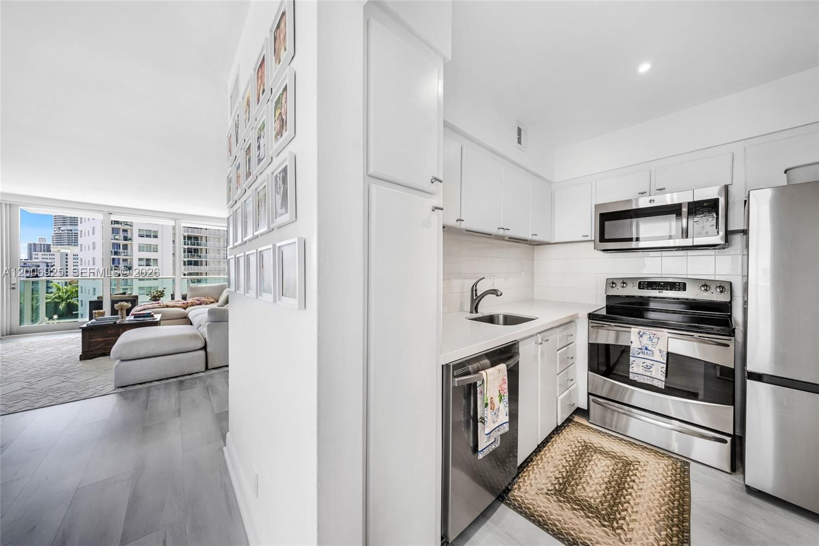 Real estate property located at 1000 West Ave #702, Miami-dade, Mirador 1000 Condo, Miami Beach, FL