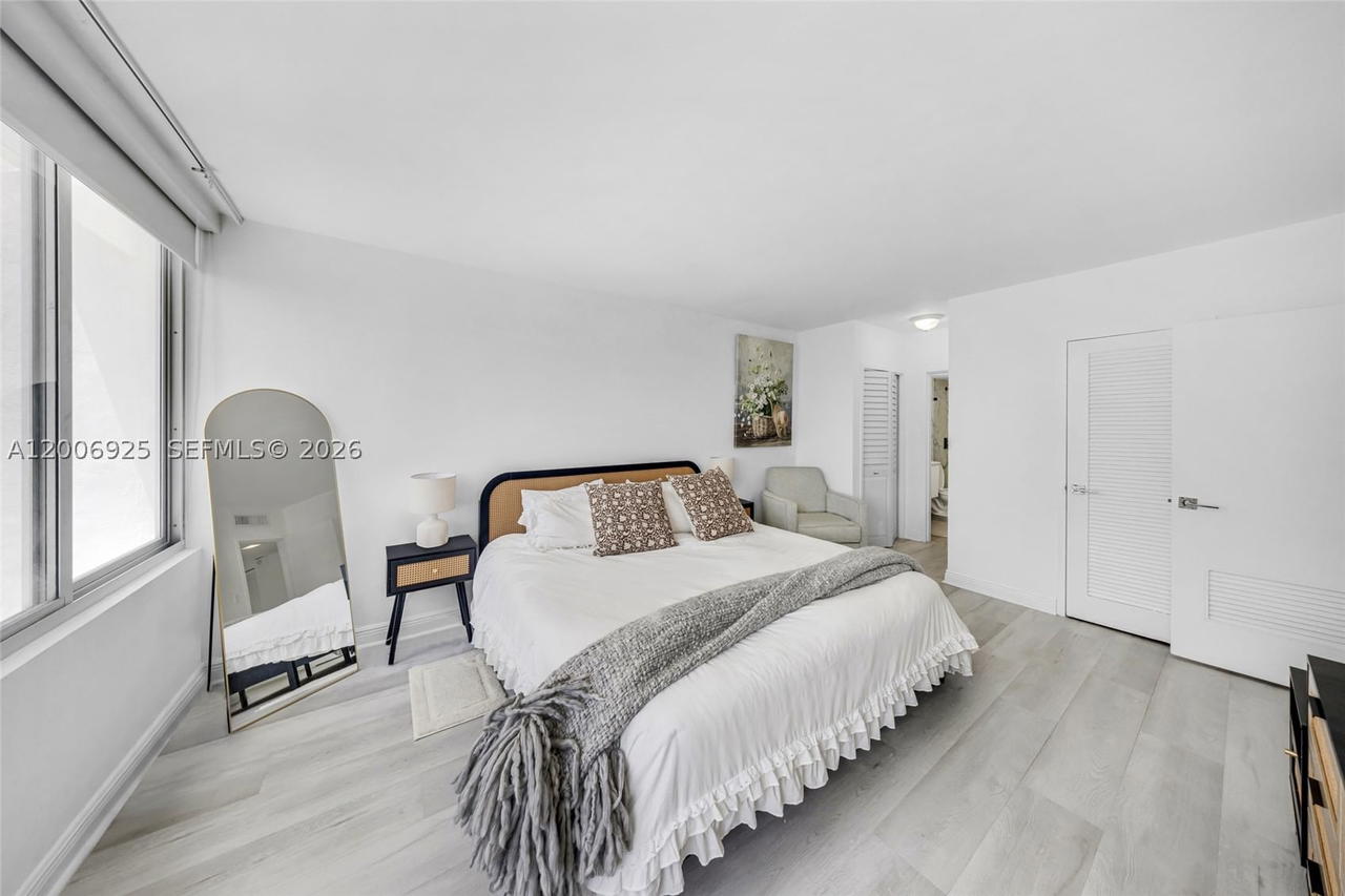 Real estate property located at 1000 West Ave #702, Miami-dade, Mirador 1000 Condo, Miami Beach, FL