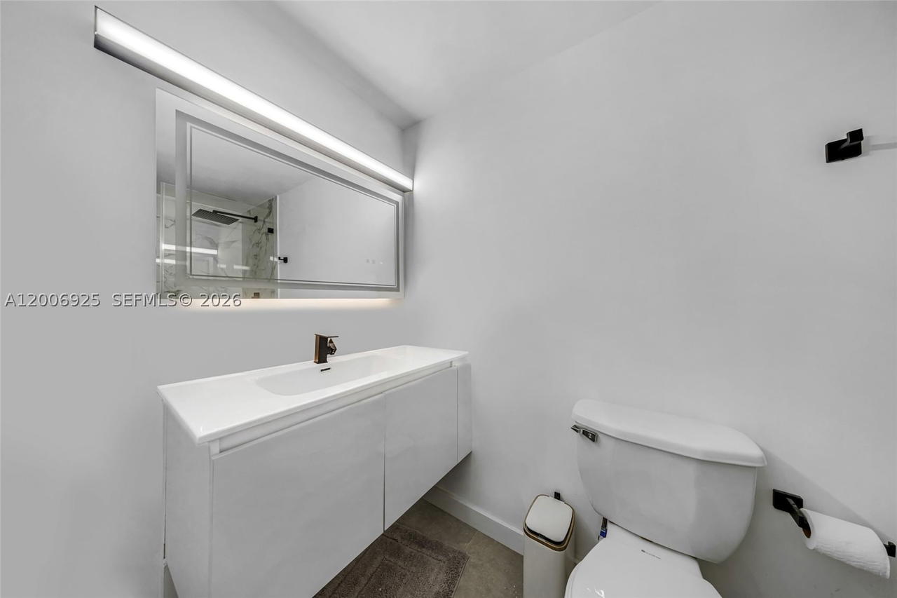Real estate property located at 1000 West Ave #702, Miami-dade, Mirador 1000 Condo, Miami Beach, FL