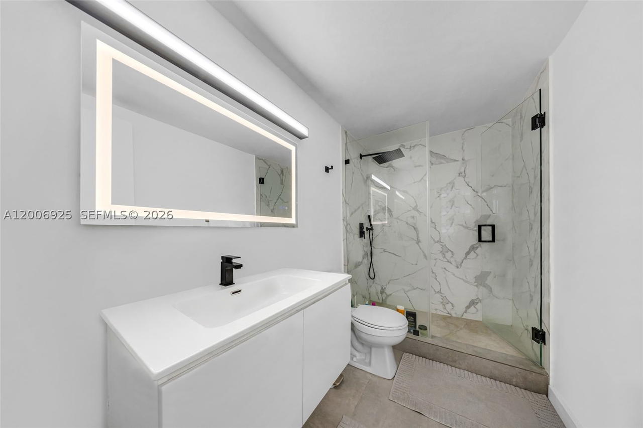 Real estate property located at 1000 West Ave #702, Miami-dade, Mirador 1000 Condo, Miami Beach, FL