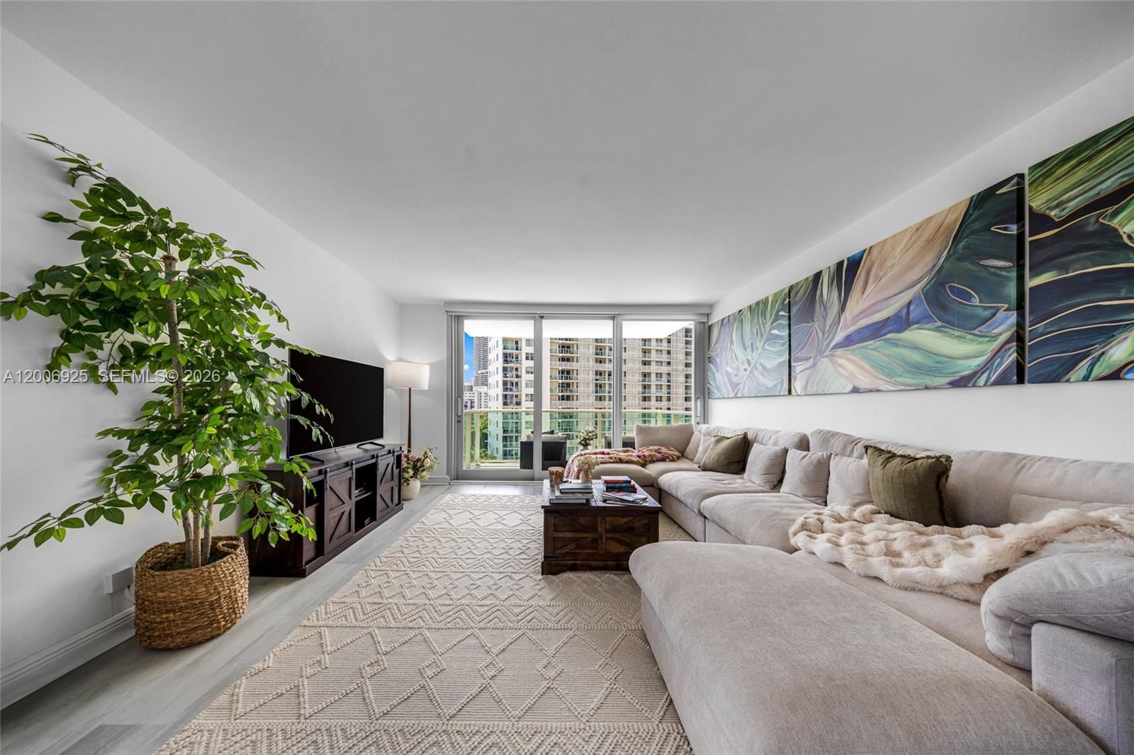 Real estate property located at 1000 West Ave #702, Miami-dade, Mirador 1000 Condo, Miami Beach, FL