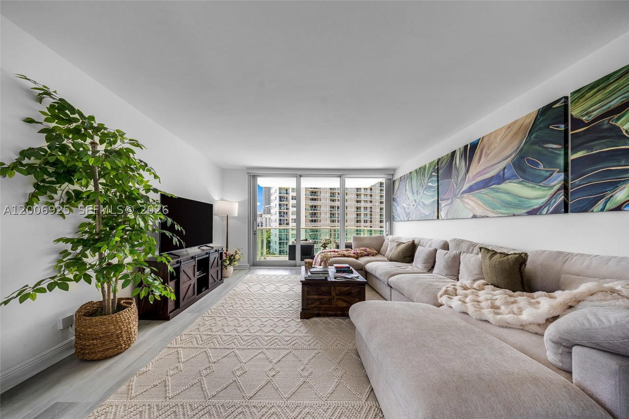 Real estate property located at 1000 West Ave #702, Miami-dade, Mirador 1000 Condo, Miami Beach, FL