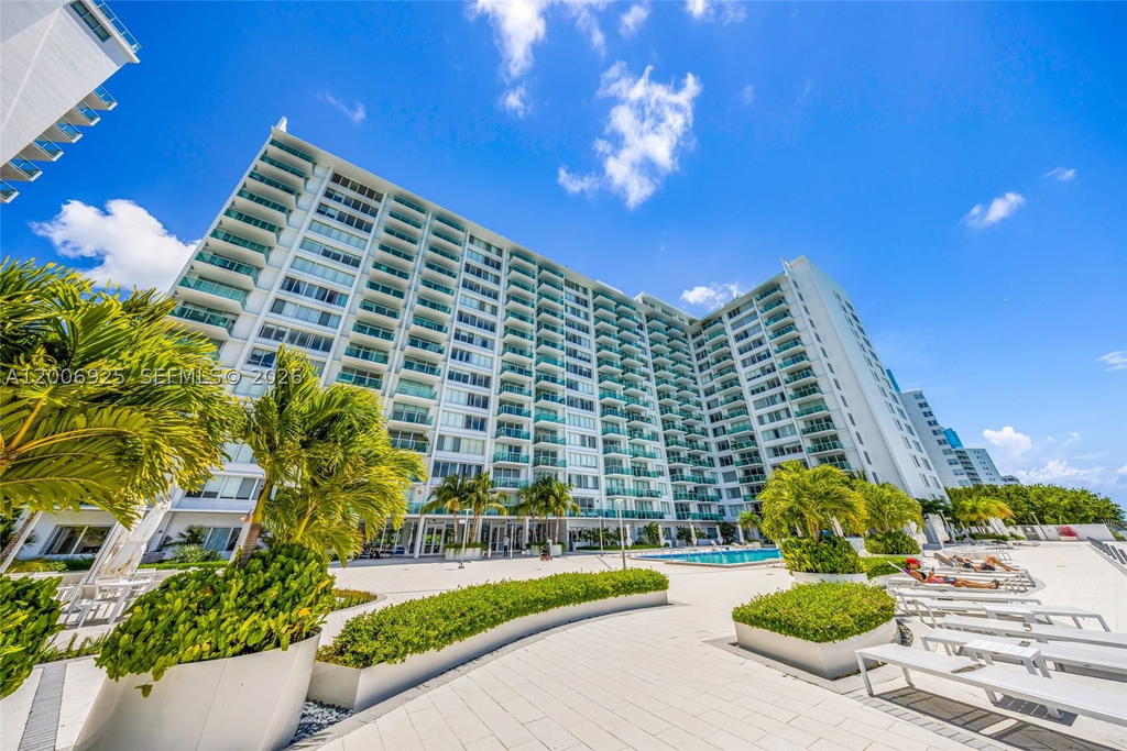 Real estate property located at 1000 West Ave #702, Miami-dade, Mirador 1000 Condo, Miami Beach, FL