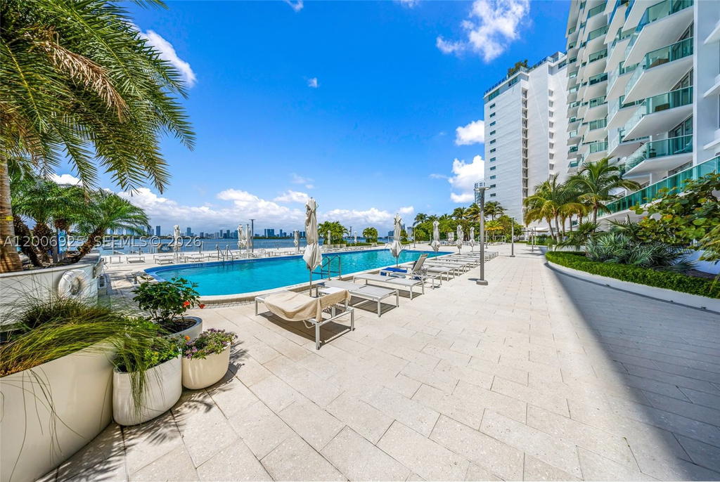 Real estate property located at 1000 West Ave #702, Miami-dade, Mirador 1000 Condo, Miami Beach, FL