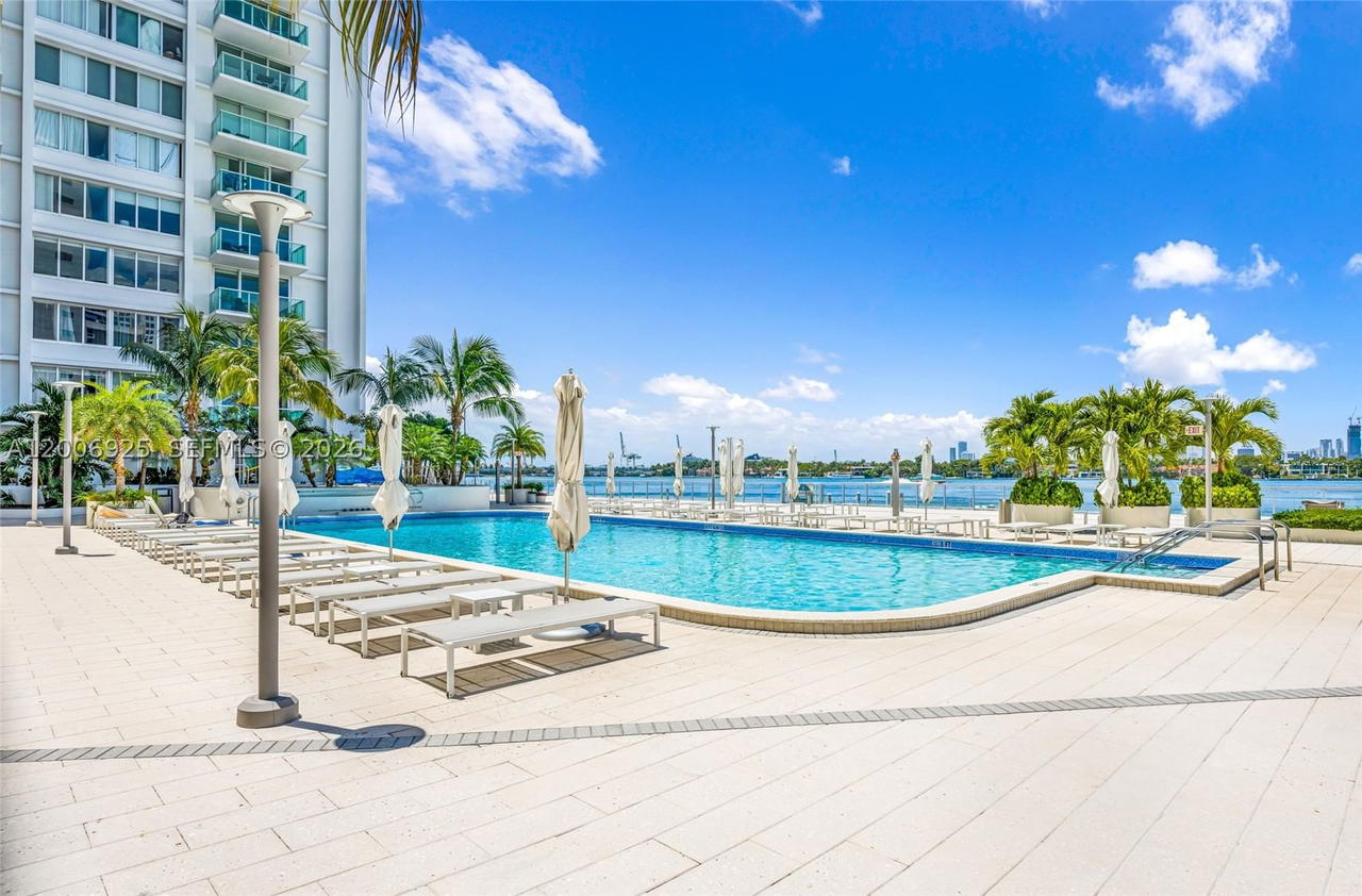 Real estate property located at 1000 West Ave #702, Miami-dade, Mirador 1000 Condo, Miami Beach, FL