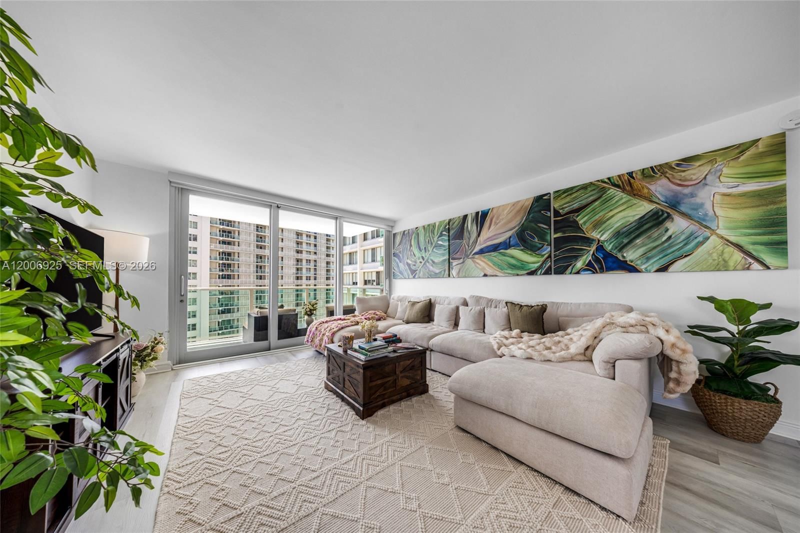 Real estate property located at 1000 West Ave #702, Miami-dade, Mirador 1000 Condo, Miami Beach, FL