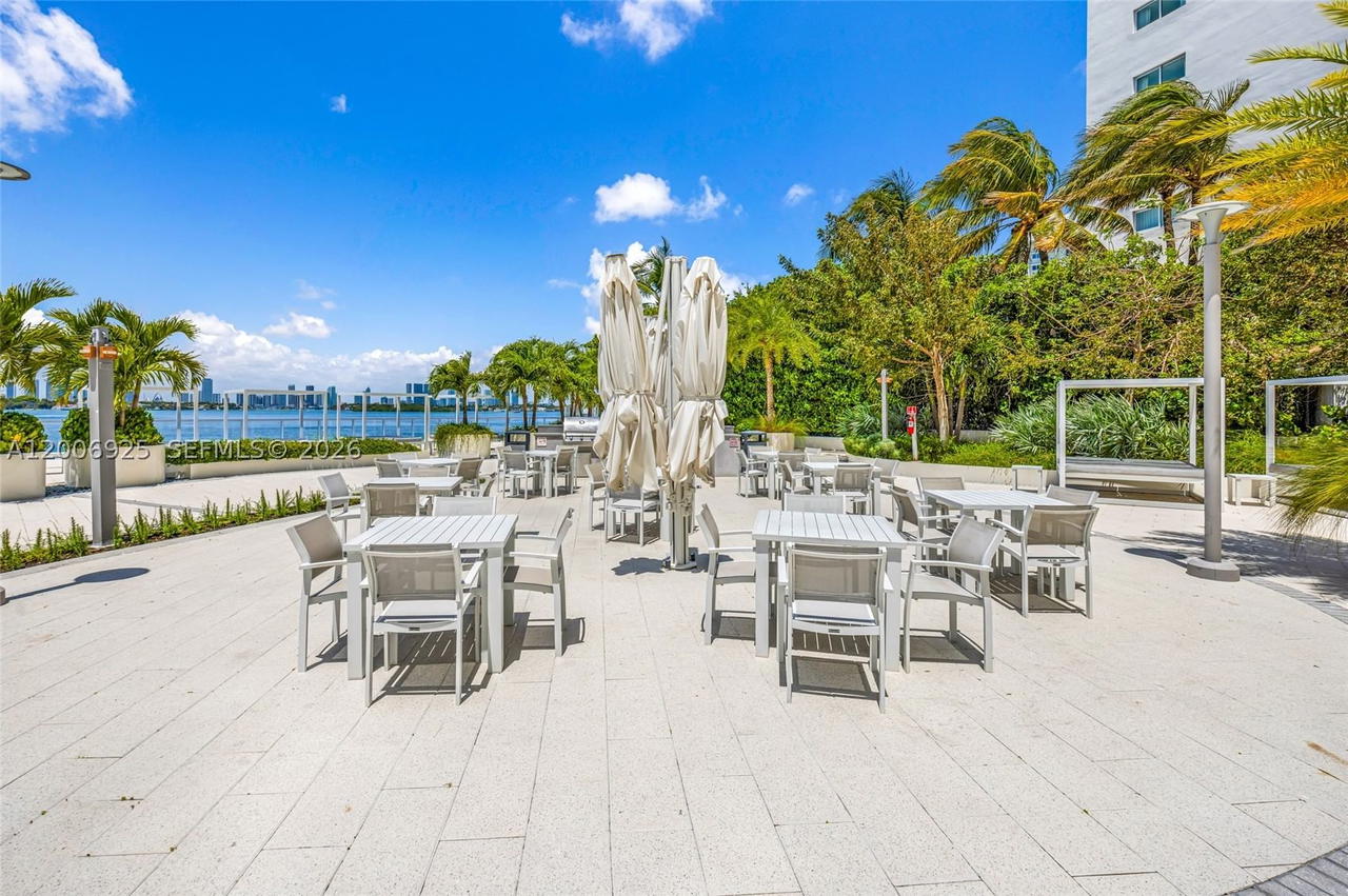 Real estate property located at 1000 West Ave #702, Miami-dade, Mirador 1000 Condo, Miami Beach, FL