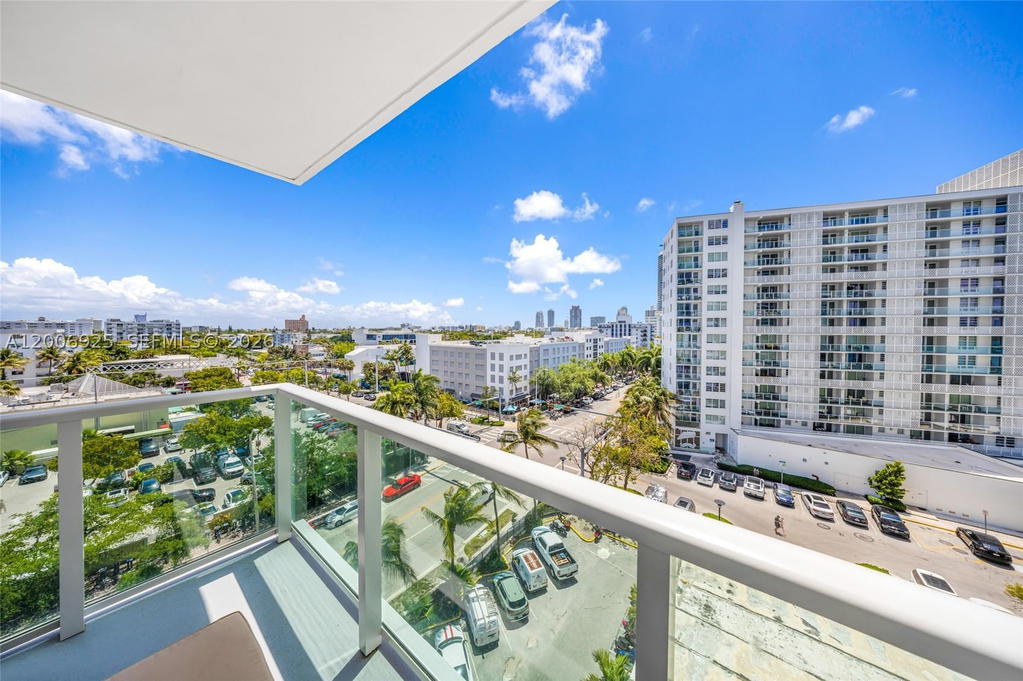 Real estate property located at 1000 West Ave #702, Miami-dade, Mirador 1000 Condo, Miami Beach, FL