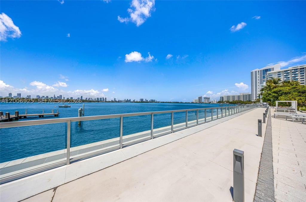Real estate property located at 1000 West Ave #702, Miami-dade, Mirador 1000 Condo, Miami Beach, FL