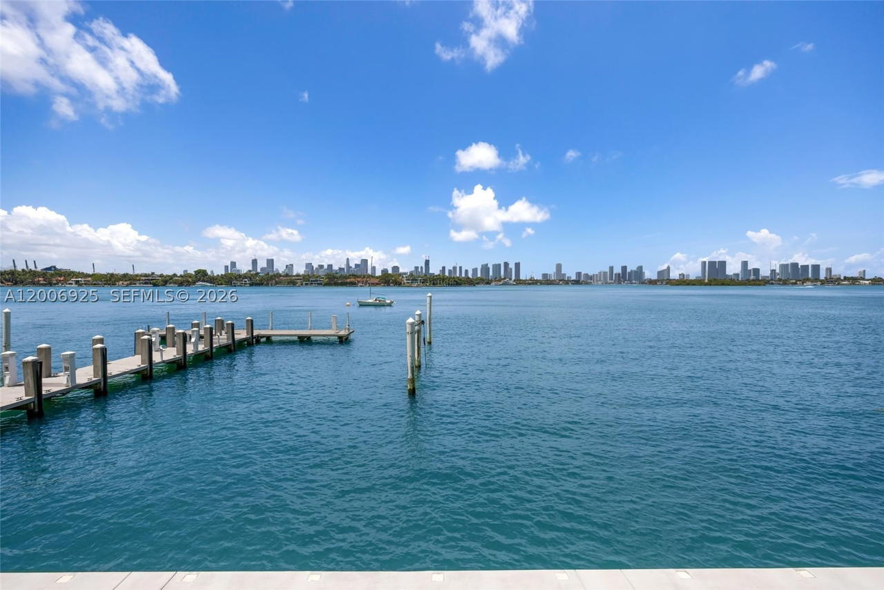 Real estate property located at 1000 West Ave #702, Miami-dade, Mirador 1000 Condo, Miami Beach, FL