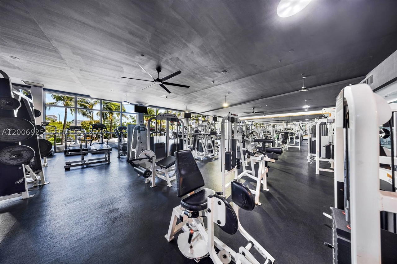 Real estate property located at 1000 West Ave #702, Miami-dade, Mirador 1000 Condo, Miami Beach, FL