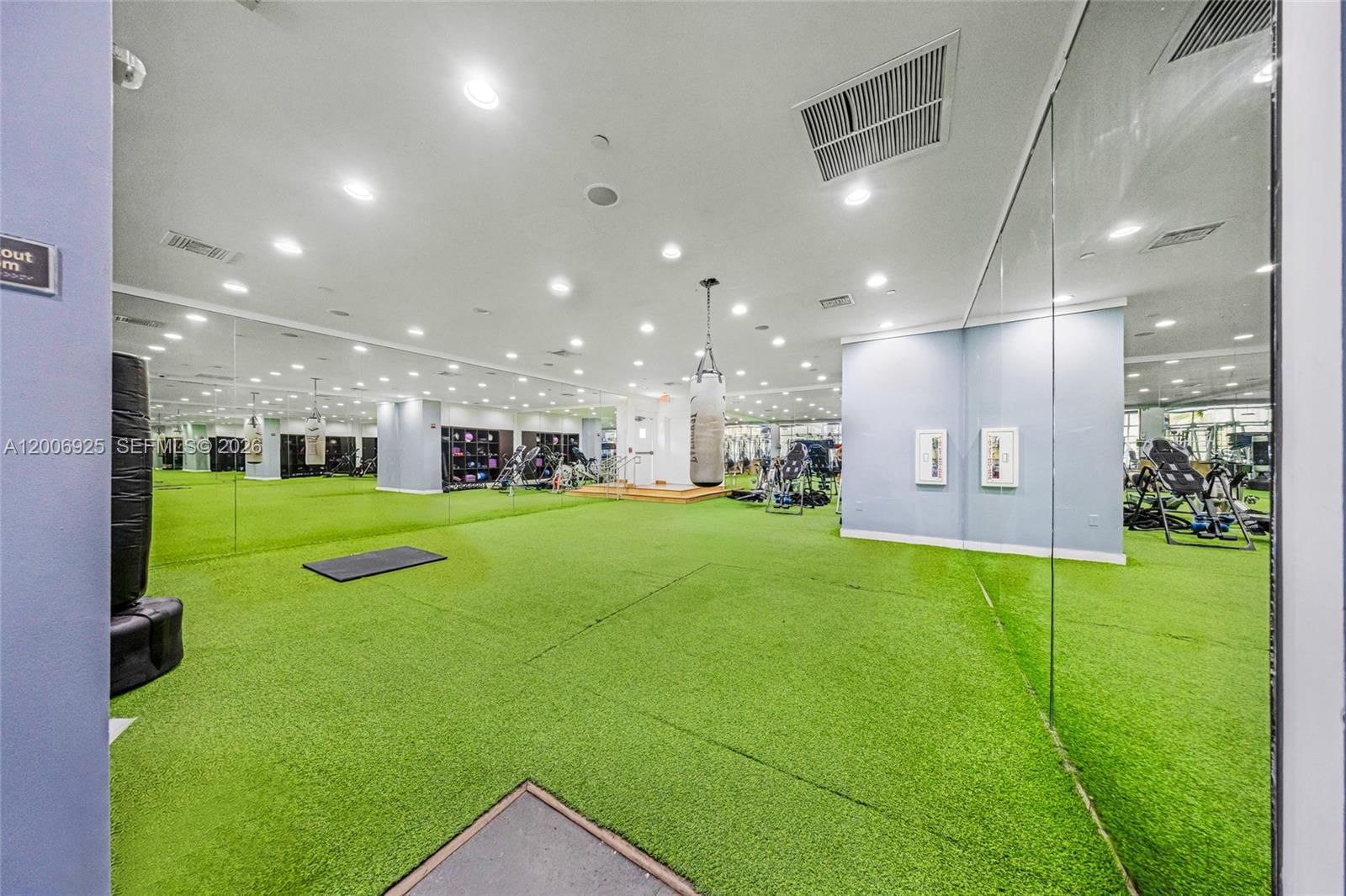 Real estate property located at 1000 West Ave #702, Miami-dade, Mirador 1000 Condo, Miami Beach, FL