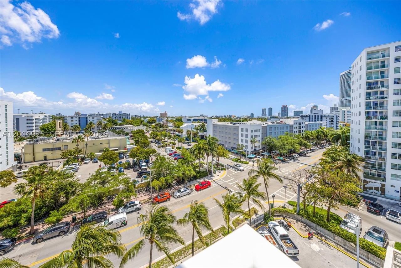 Real estate property located at 1000 West Ave #702, Miami-dade, Mirador 1000 Condo, Miami Beach, FL
