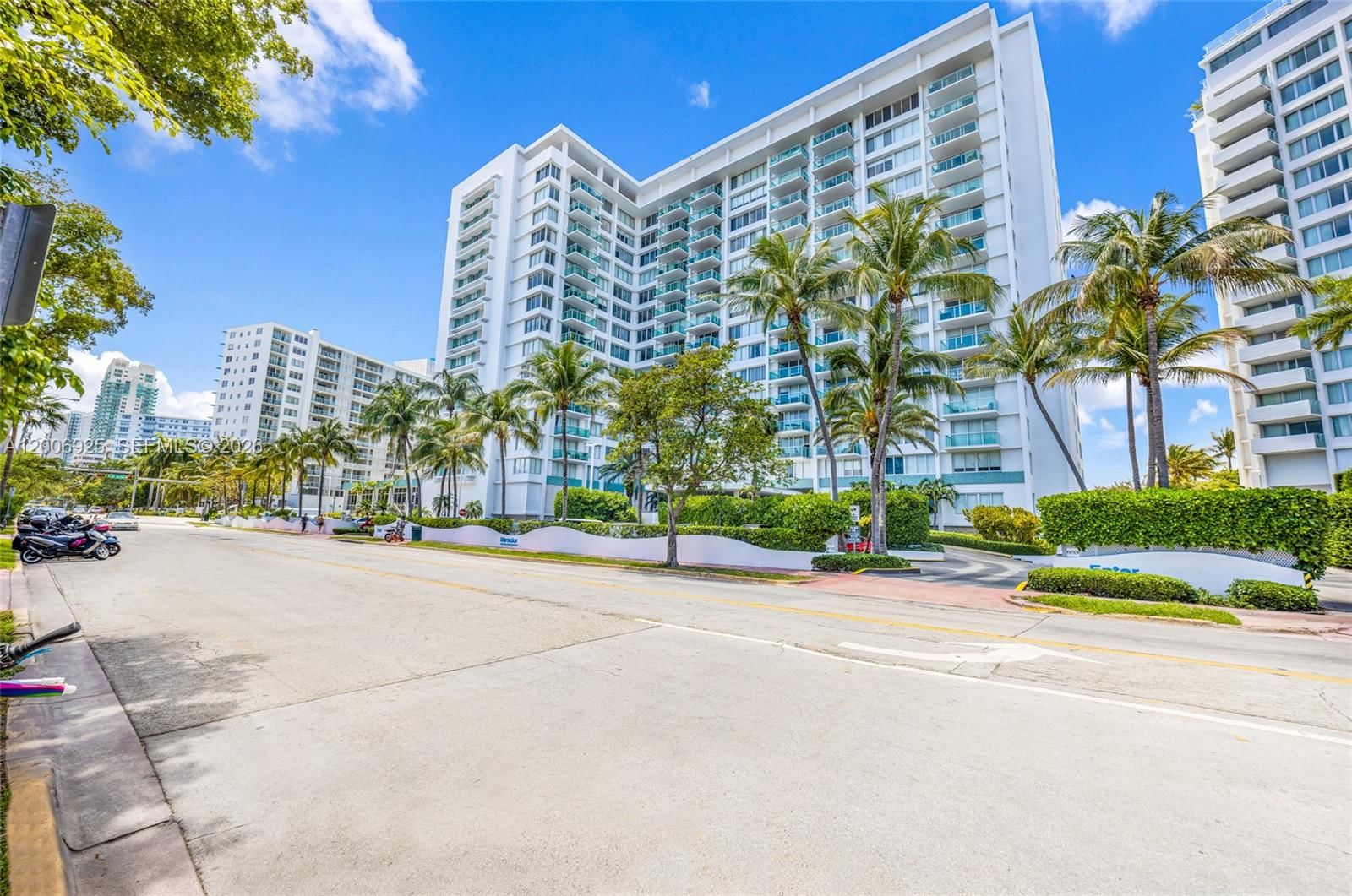 Real estate property located at 1000 West Ave #702, Miami-dade, Mirador 1000 Condo, Miami Beach, FL