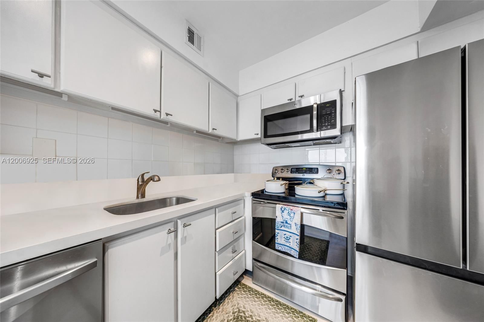 Real estate property located at 1000 West Ave #702, Miami-dade, Mirador 1000 Condo, Miami Beach, FL