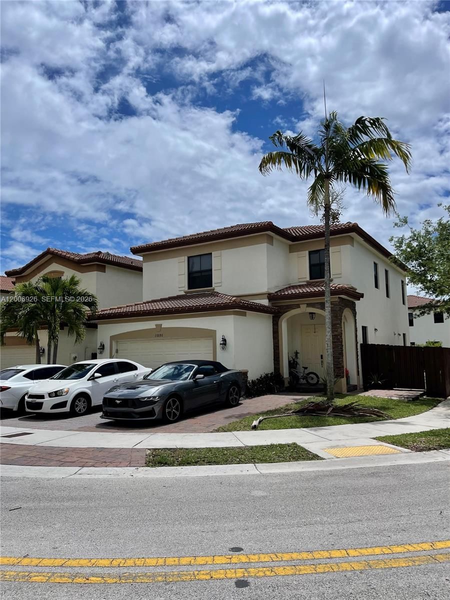Real estate property located at 10086 89th Ter, Miami-dade, Isles At Grand Bay, Doral, FL