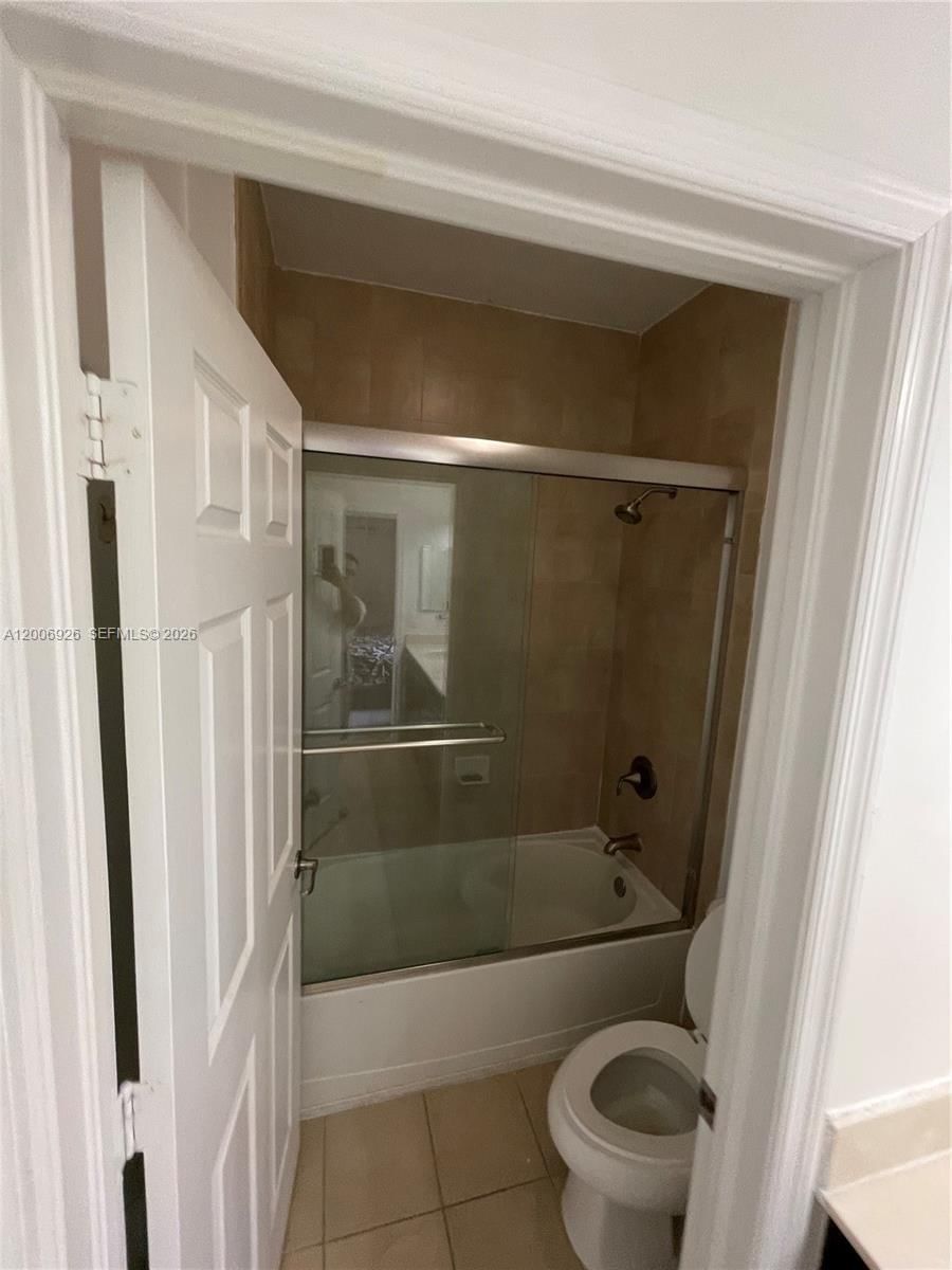 Real estate property located at 10086 89th Ter, Miami-dade, Isles At Grand Bay, Doral, FL