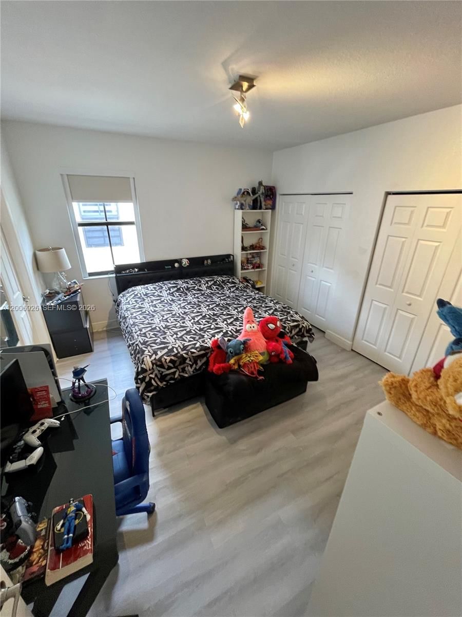 Real estate property located at 10086 89th Ter, Miami-dade, Isles At Grand Bay, Doral, FL