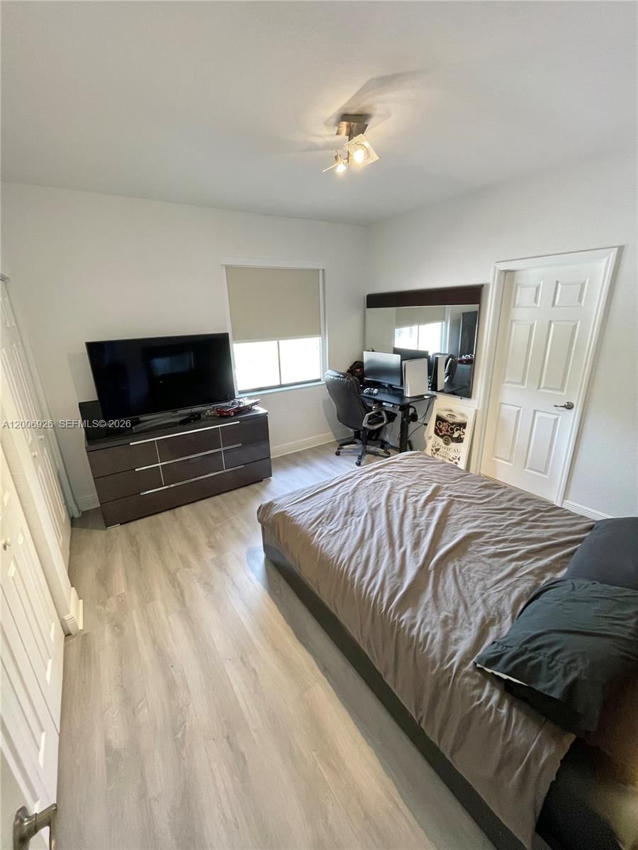 Real estate property located at 10086 89th Ter, Miami-dade, Isles At Grand Bay, Doral, FL