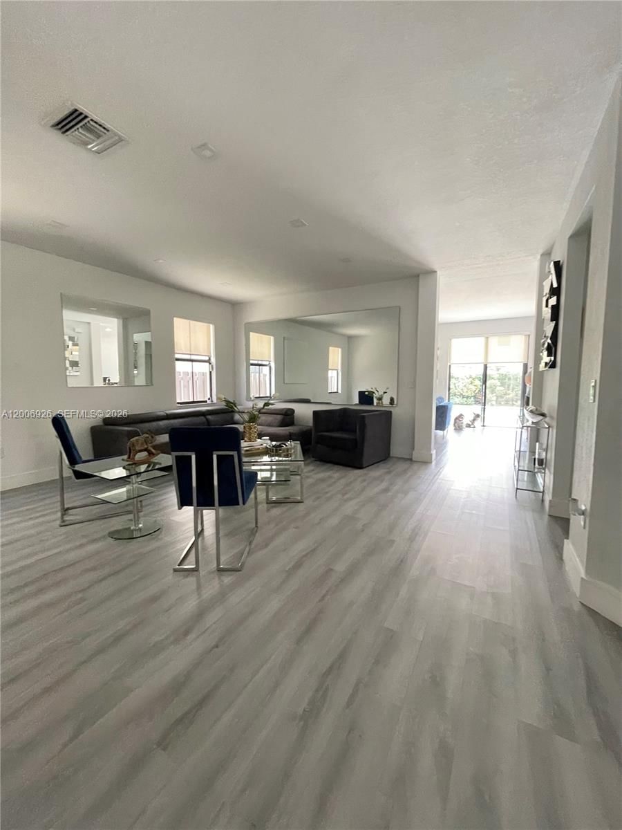 Real estate property located at 10086 89th Ter, Miami-dade, Isles At Grand Bay, Doral, FL