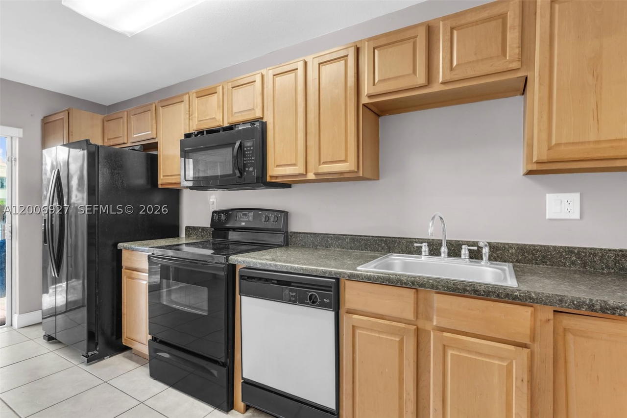 Real estate property located at 2950 106th ave #10, Broward, Country Squire Townhomes, Sunrise, FL