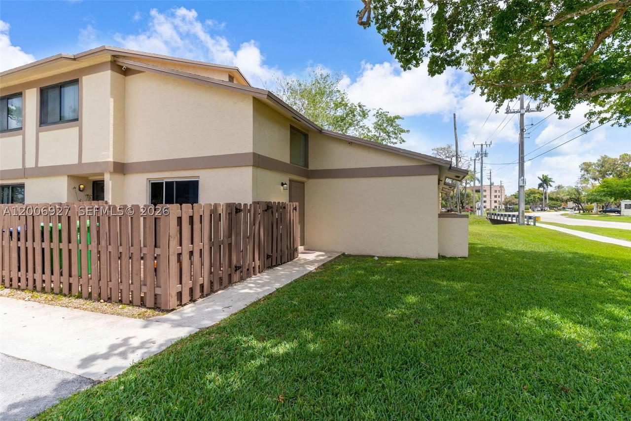 Real estate property located at 2950 106th ave #10, Broward, Country Squire Townhomes, Sunrise, FL