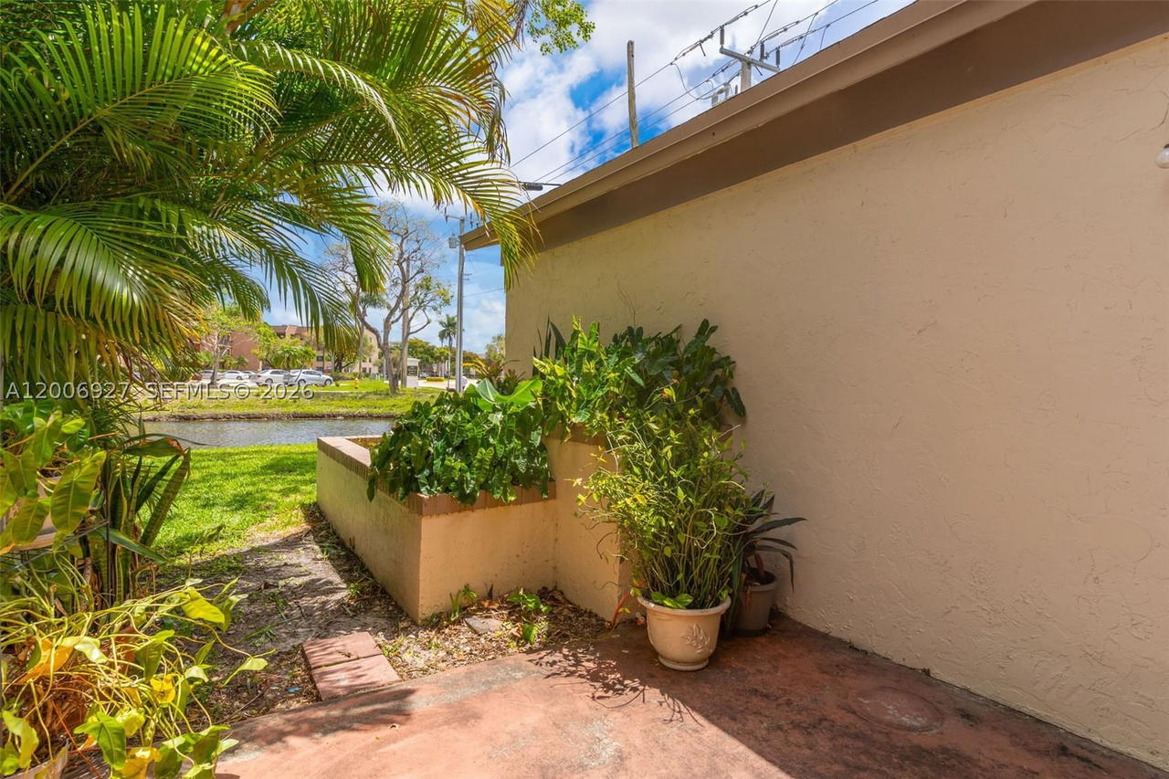 Real estate property located at 2950 106th ave #10, Broward, Country Squire Townhomes, Sunrise, FL